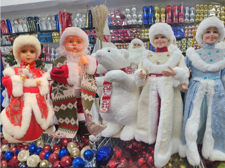 Milli geyimli oyuncaqlar